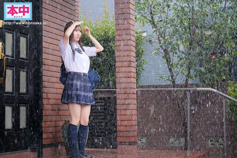หนังโป๊ av เมื่อติดฝนแล้วต้องมาหลบบ้าน HMN-643 1