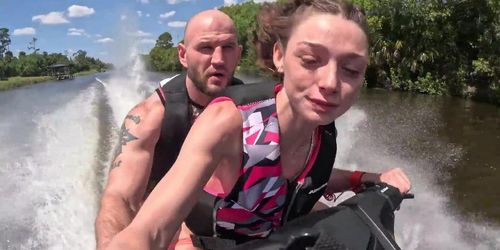 pornxxx พาเย็ดกลางเจ็ตสกี Sneaky Shrooms Q Jet Ski 1